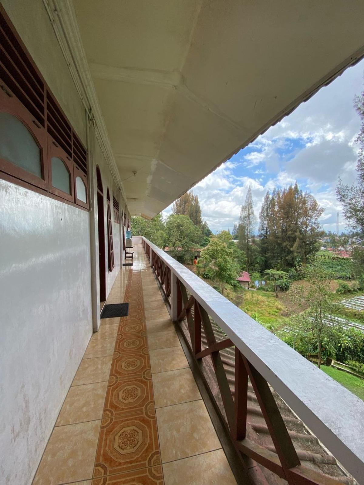 בראסטגי Sibayak Multinational Rest House מראה חיצוני תמונה