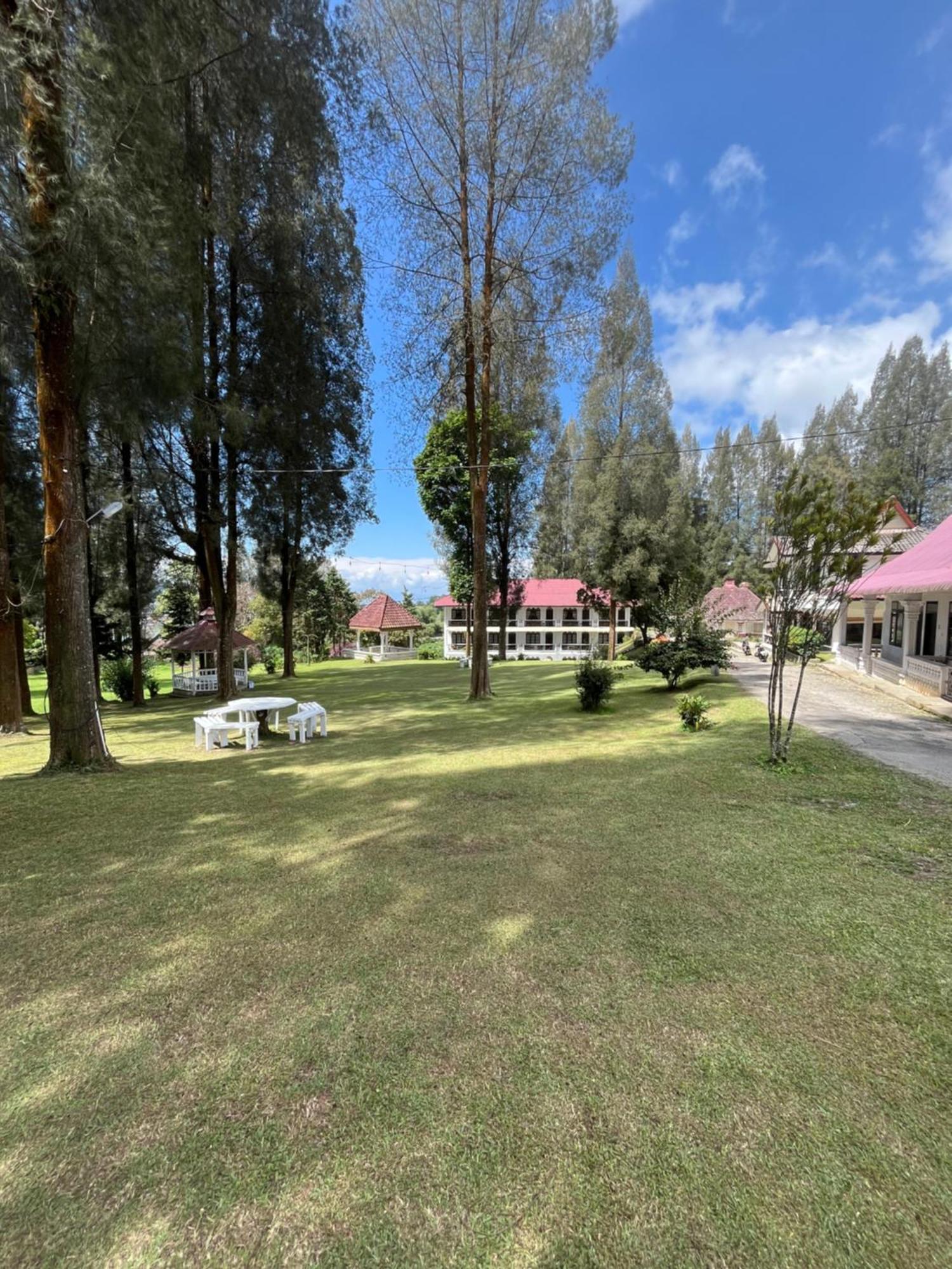 בראסטגי Sibayak Multinational Rest House מראה חיצוני תמונה